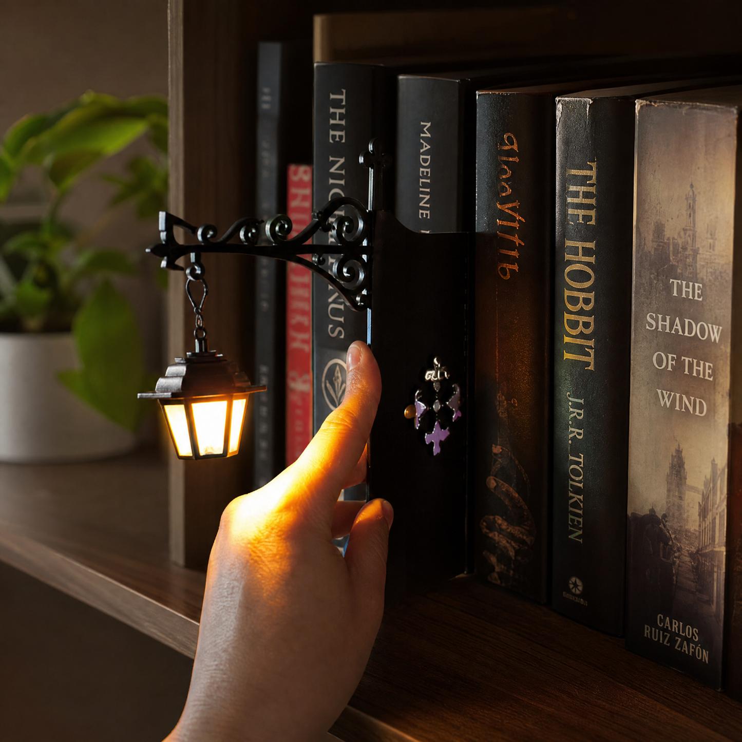 Library Lantern-Decorative Bookshelf Lighting